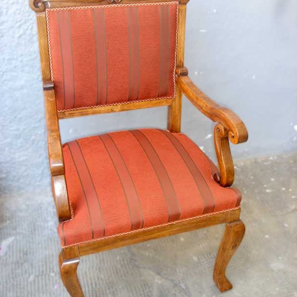 Sillón de nogal restaurado